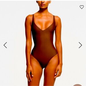 SKIMS BODY CORE SCULPT PLUNGE THONG BODYSUIT